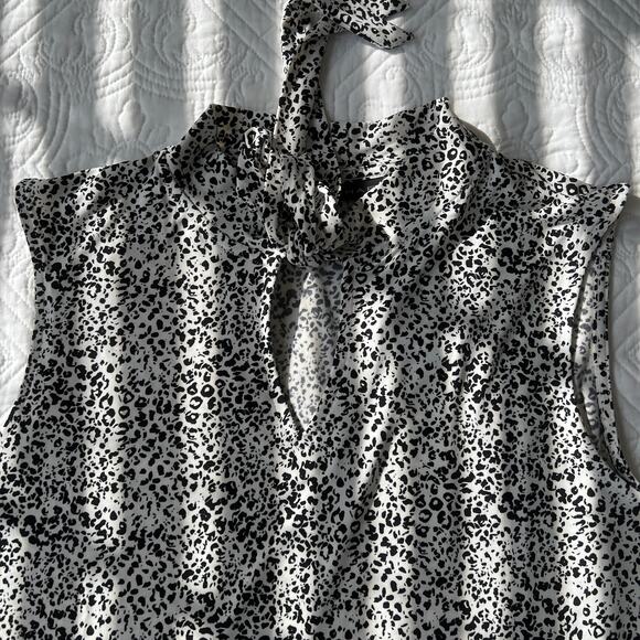 Tahari Neck Bow Blouse Keyhole Sleeveless Animal Print Black White Work Wear XL - Picture 8 of 9